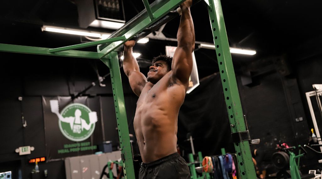 How To Do Banded Pull Ups The Proper Way