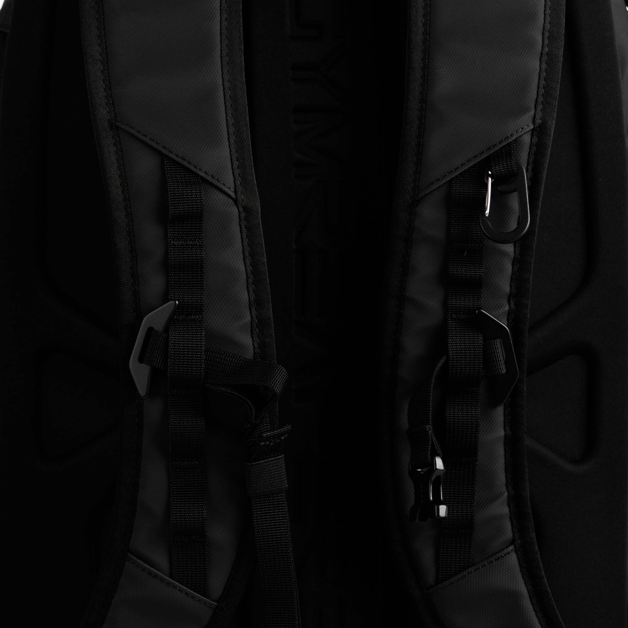 21L gravestone backpack onyx back