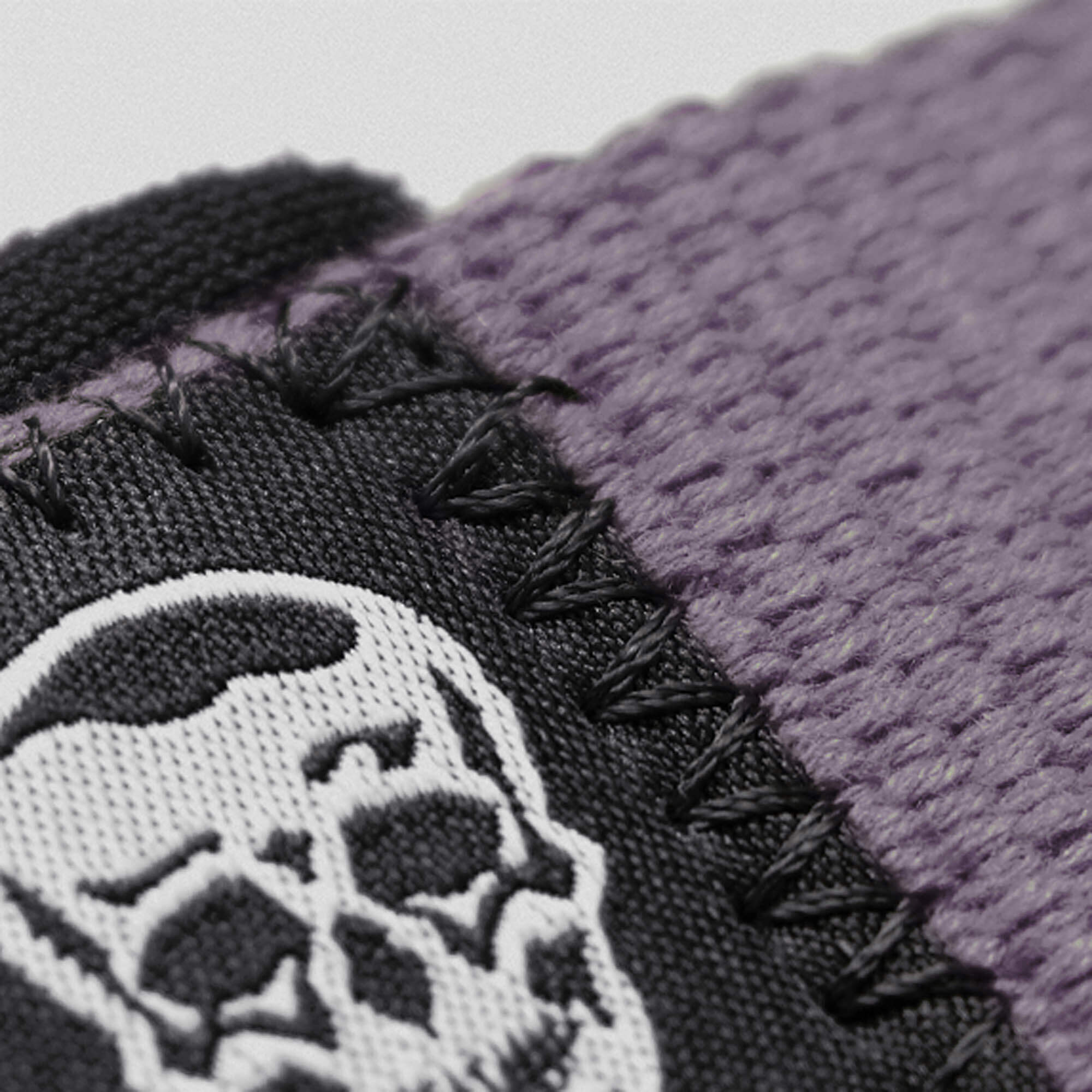 lifting straps lilac skull close up